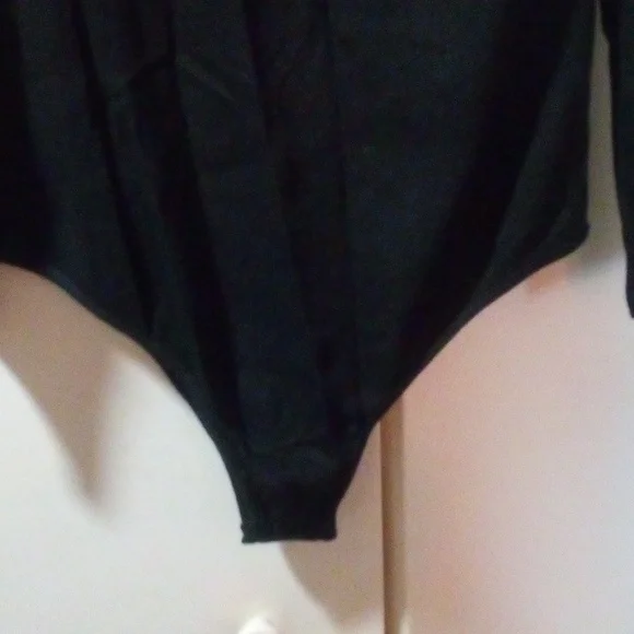 Women's Top - Picture 4 of 10